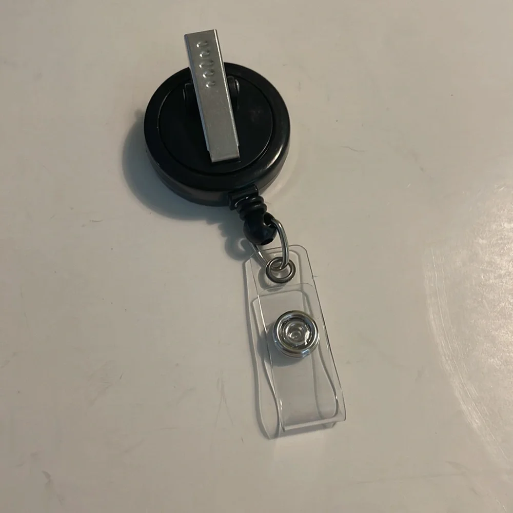 Free Spirit retractable keycard ID badge holder